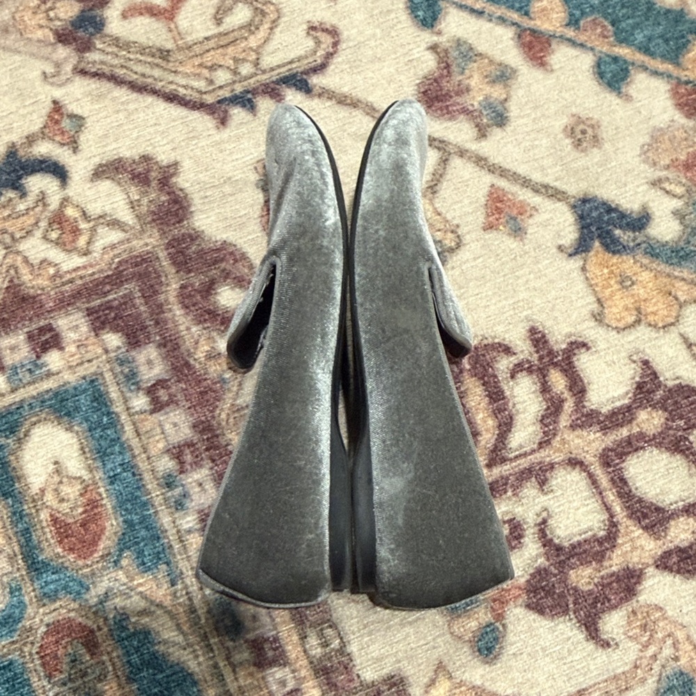 • Birdies • Women’s Starling Silver Velvet Slip On Shoes Gray
6.5 - Picture 4 of 5